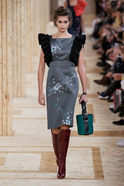 Look 18